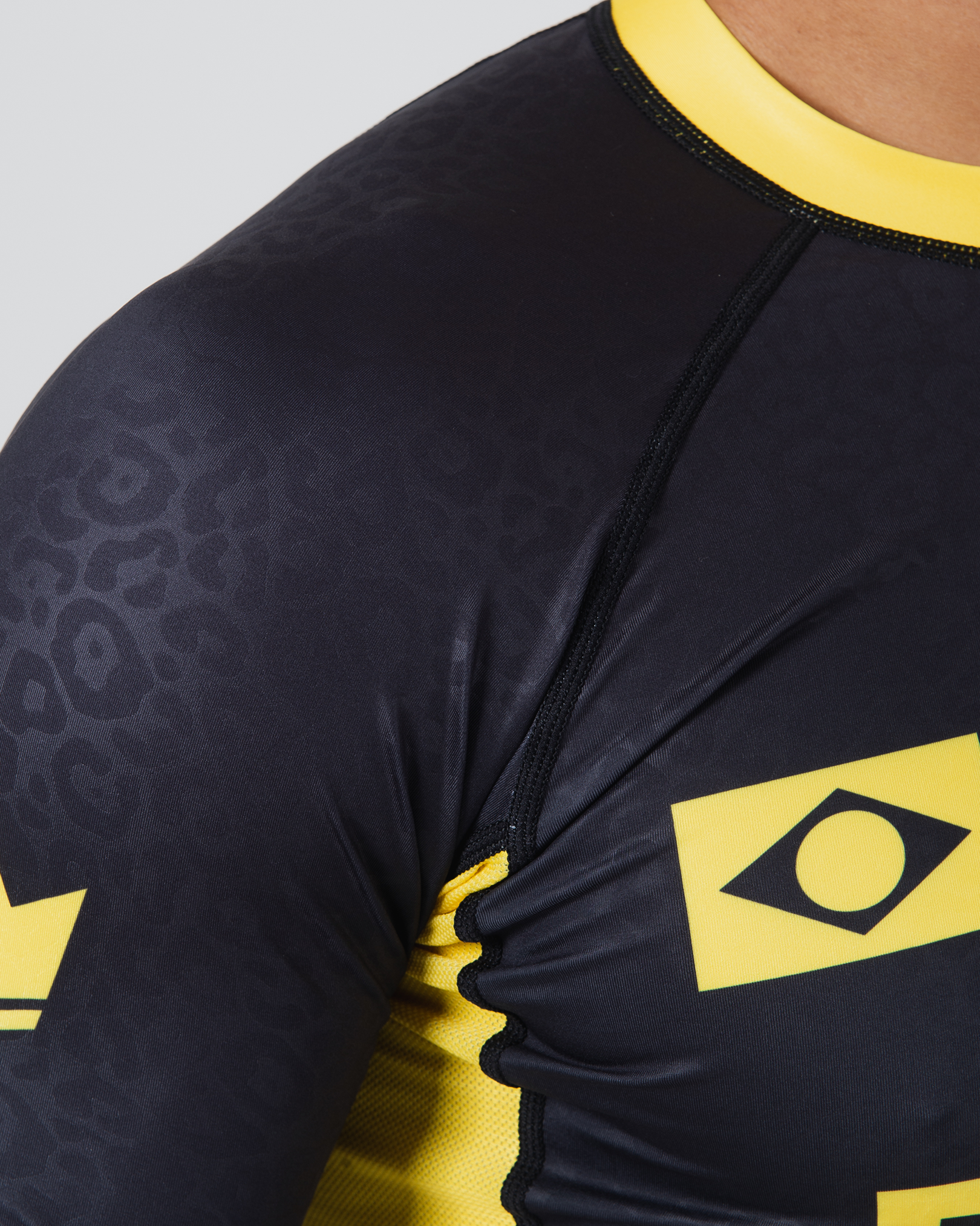 MI-K Roots Onca Pintada Rashguard